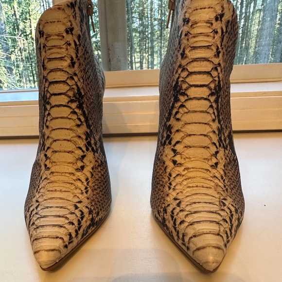 Steve Madden snake skin ankle booties! Perfect for any season 💃 - Picture 4 of 8
